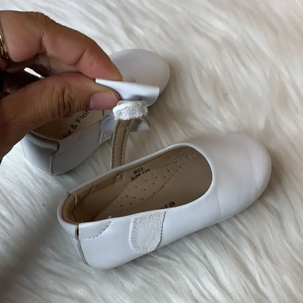 Felix & Flora White Bow Mary Jane Soft Sole Dress Shoes 120